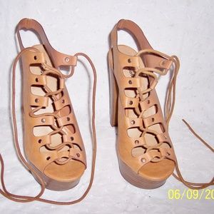 SANDALS LACE UP PLATFORM CAGED SZ 8 BY BRECKELLE'S